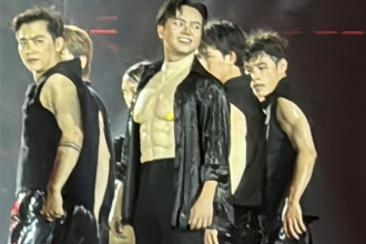 "Cạnh khoé" Kay Trần, Bùi Công Nam khoe "6 múi" cực gắt trên sân khấu concert ATVNCG
