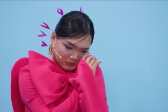 Luôn trong "chế độ mỏ hỗn", Phạm Thoại lần đầu khóc nức nở khi quay gameshow