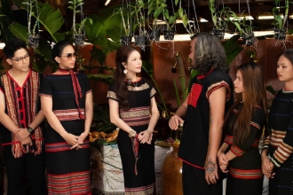 Lý Nhã Kỳ cùng dàn nghệ sĩ khám phá nét đẹp văn hóa Gia Laip