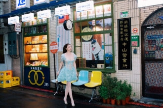Lý Nhã Kỳ "thả dáng" street style đầy cuốn hút trên đường phố Đài Bắc