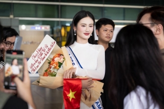 Miss World Vietnam Huỳnh Trần Ý Nhi rạng rỡ về nước trong tà áo dài trắng
