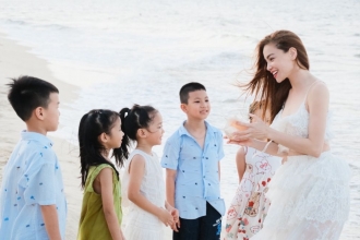 Hồ Ngọc Hà được Sở du lịch Quảng Bình mời quảng bá quê hương
